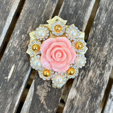 Charger l'image dans la galerie, Broche porte bonheur Rouge &amp; Rose
