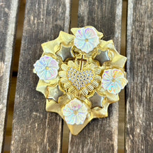 Charger l'image dans la galerie, Broche porte bonheur Blanche
