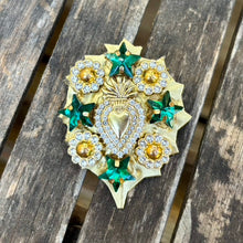 Charger l'image dans la galerie, Broche porte bonheur hemeraude
