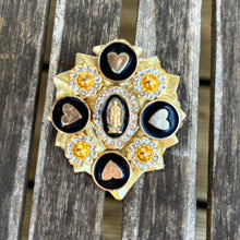 Charger l'image dans la galerie, Broche porte bonheur Eclipse
