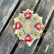 Charger l'image dans la galerie, Broche porte bonheur Rouge &amp; Rose
