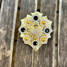 Charger l'image dans la galerie, Broche porte bonheur Eclipse
